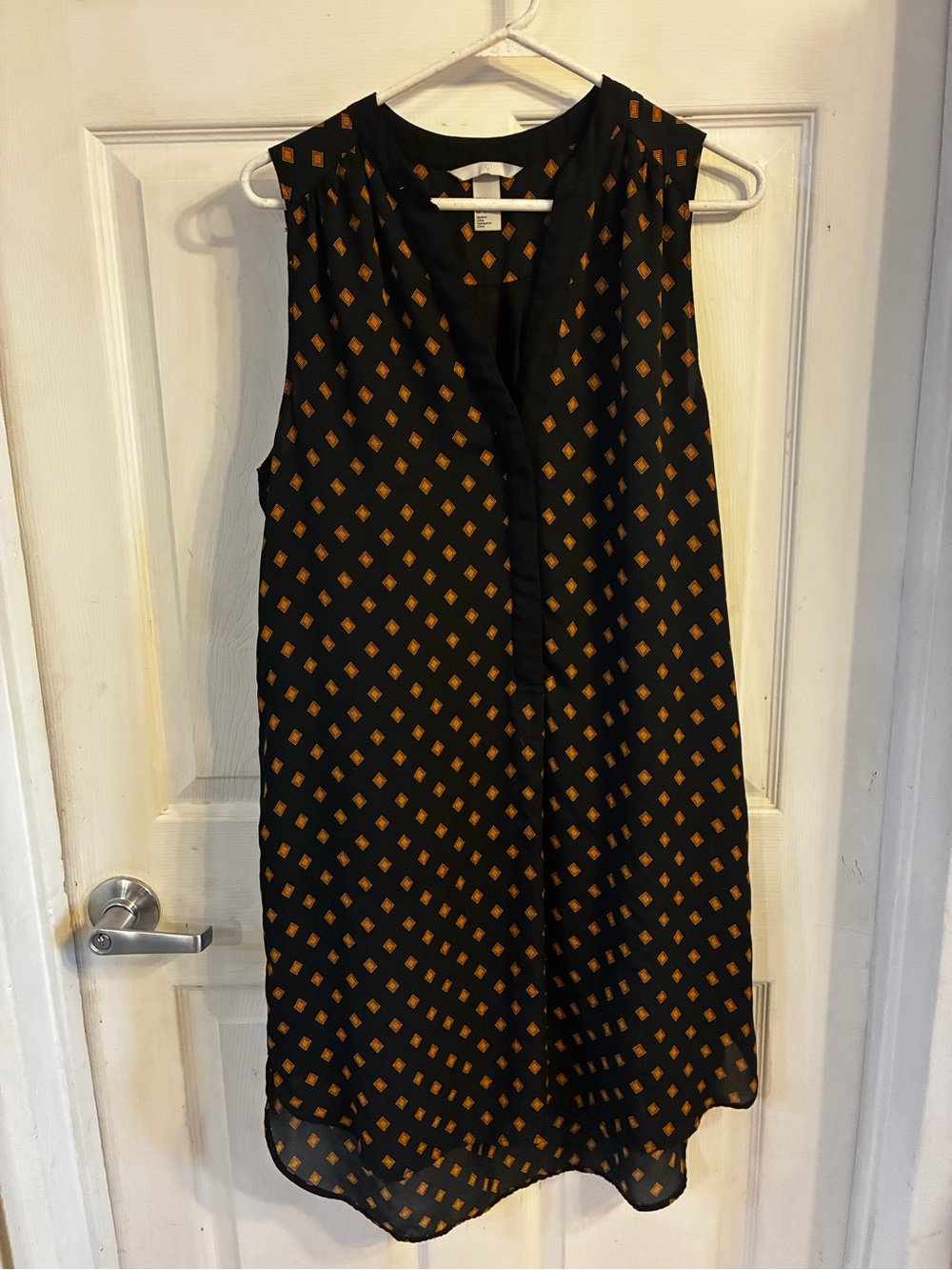 H&M Sleeveless shirt dress with a V-neckline & front buttons, Size: 14